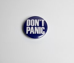 Значок "Без паники" - Круглый значок на рюкзак - Подарок мотиватор парню, девушке - Прикольный подарок